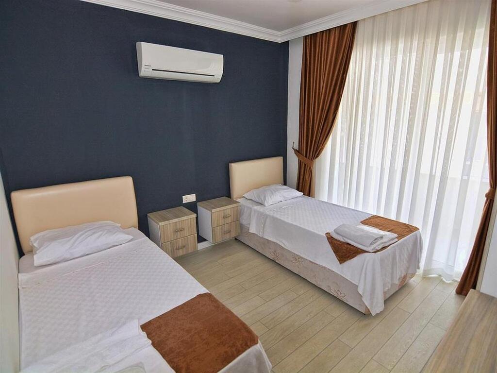Airport Guelluek Otel Миляс Экстерьер фото